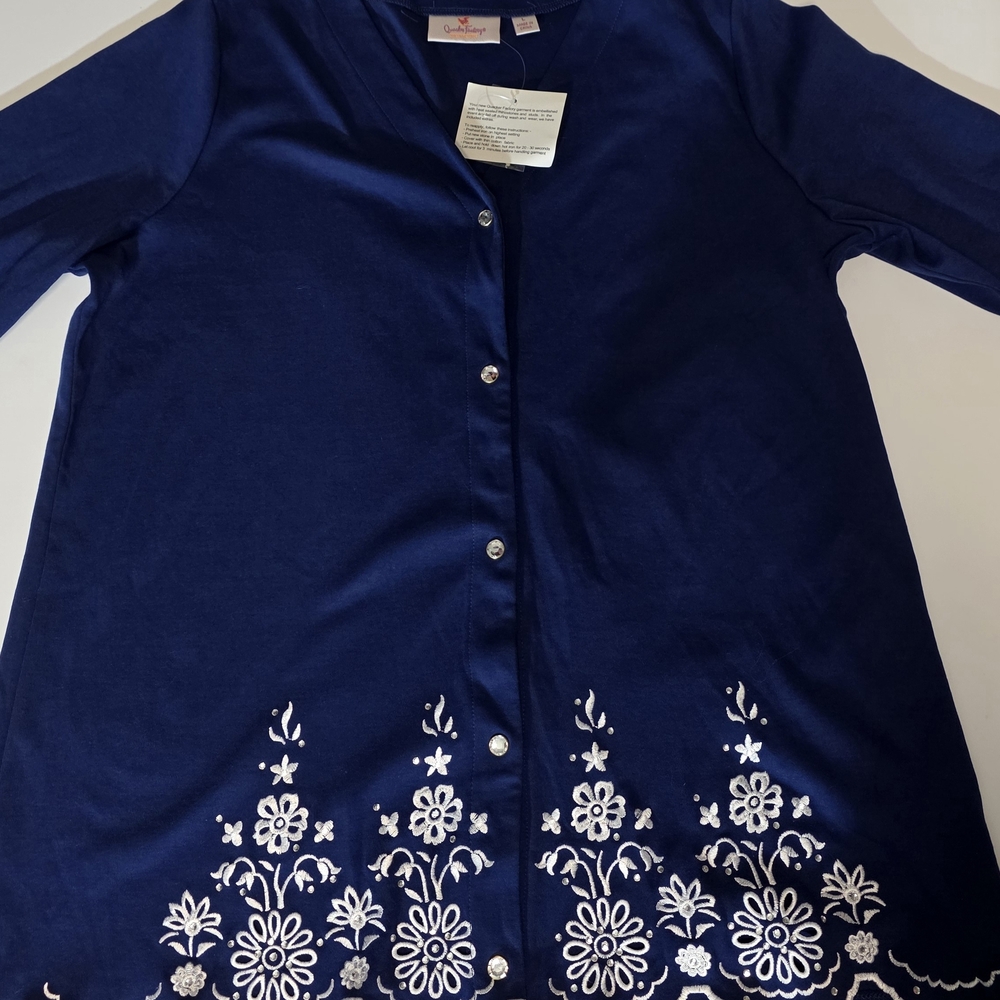 Quacker Factory Top L Blue White Embroidery Rhinestone Snap Front V-Neck